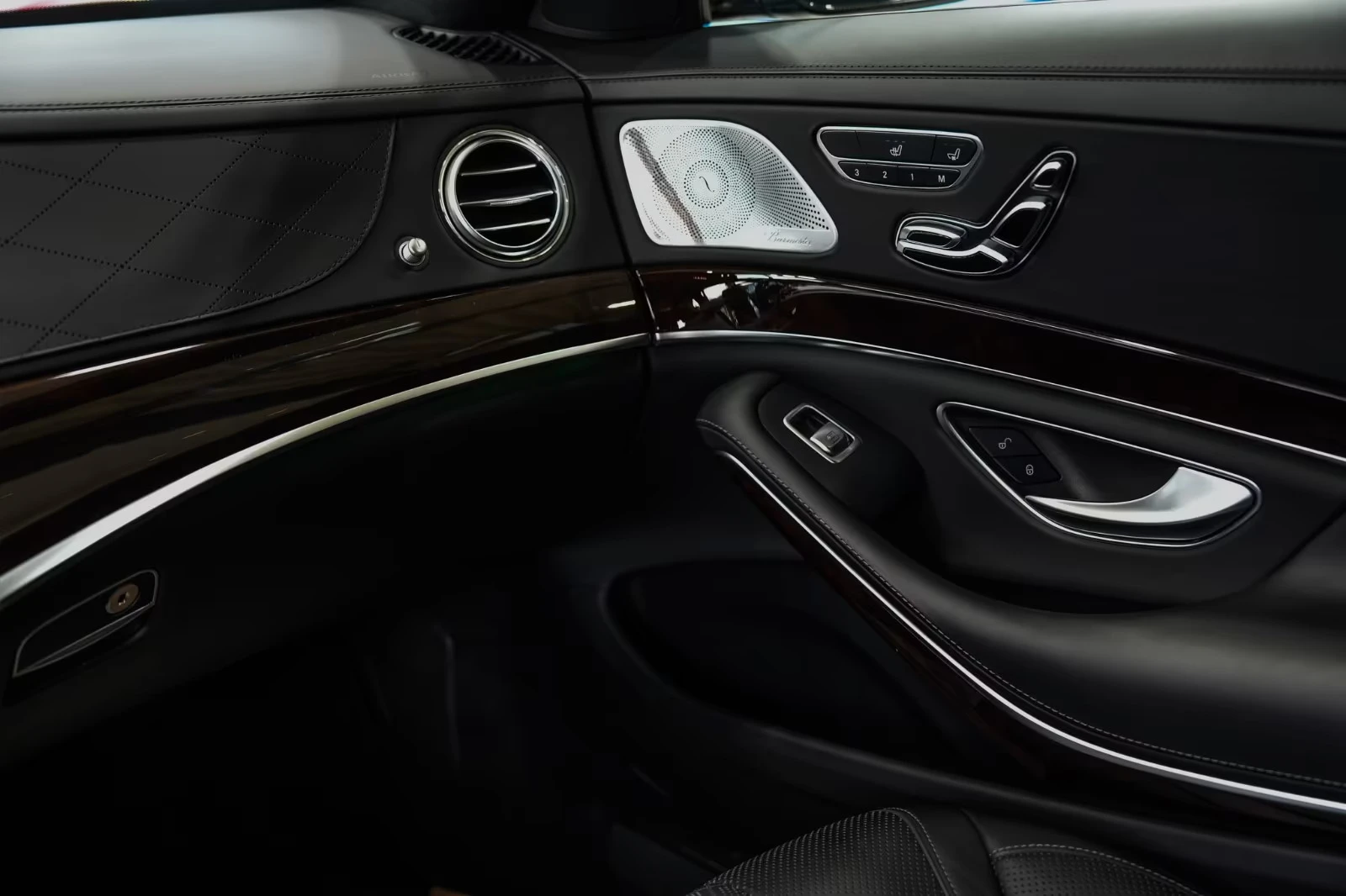 Mercedes-Benz S 560 Maybach CHAUFFEUR-PAK EXKLUSIVE PANO DESIGNO, снимка 11 - Автомобили и джипове - 55430018