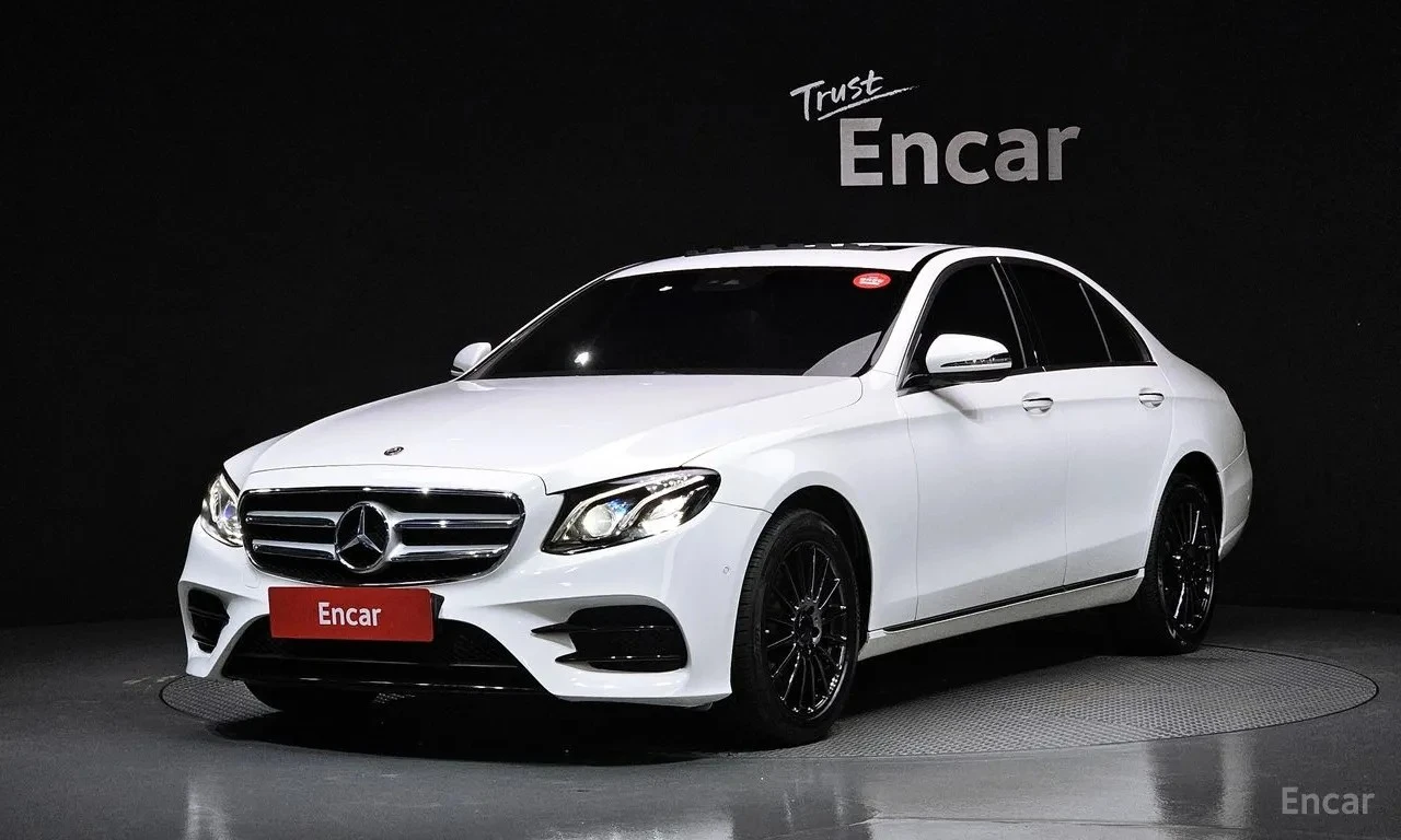 Mercedes-Benz E 220 4MATIC * AMG PACK* АМБИЕНТНО* ПАНОРАМА* 
