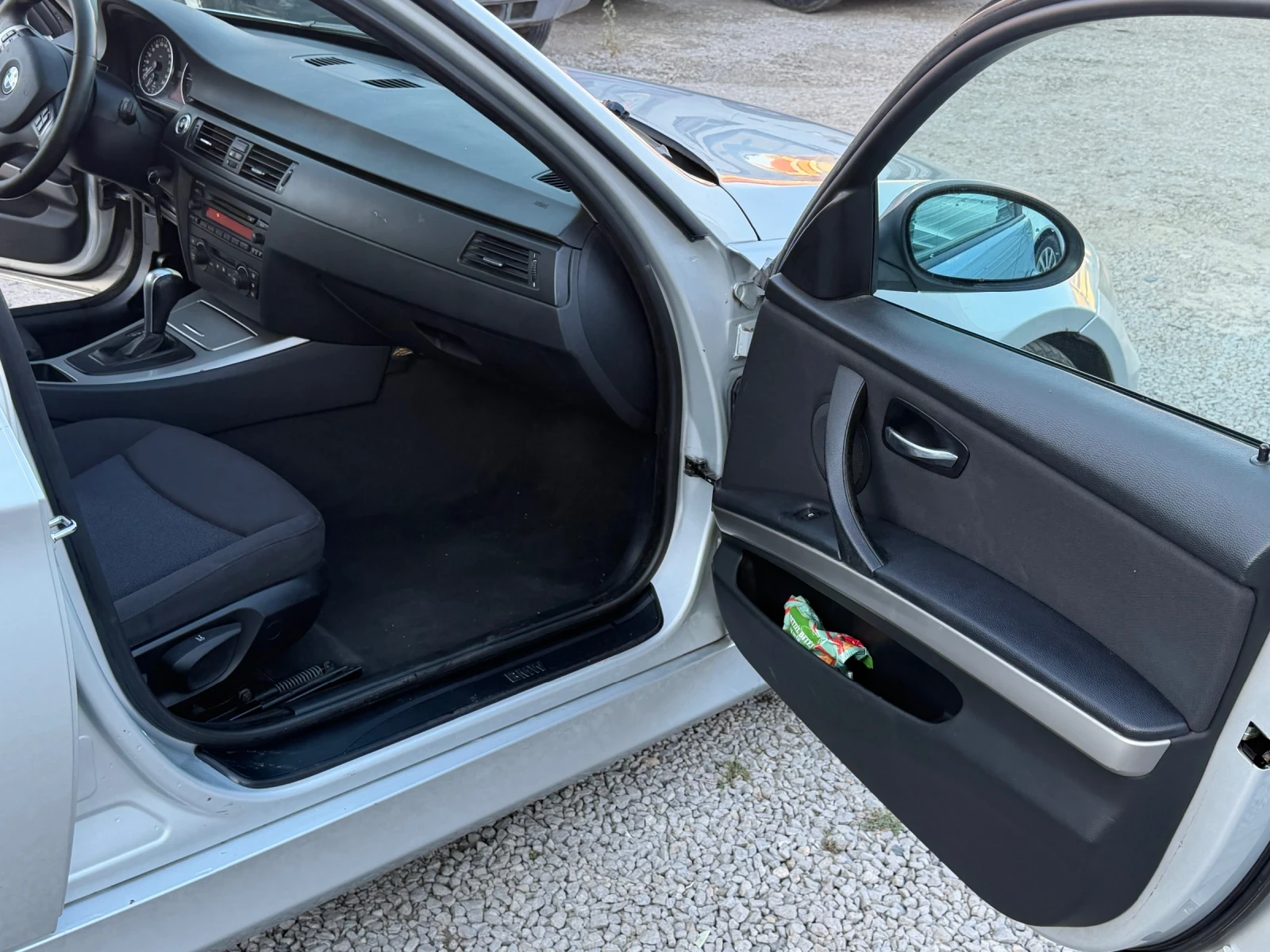 BMW 320, снимка 13 - Автомобили и джипове - 56079522