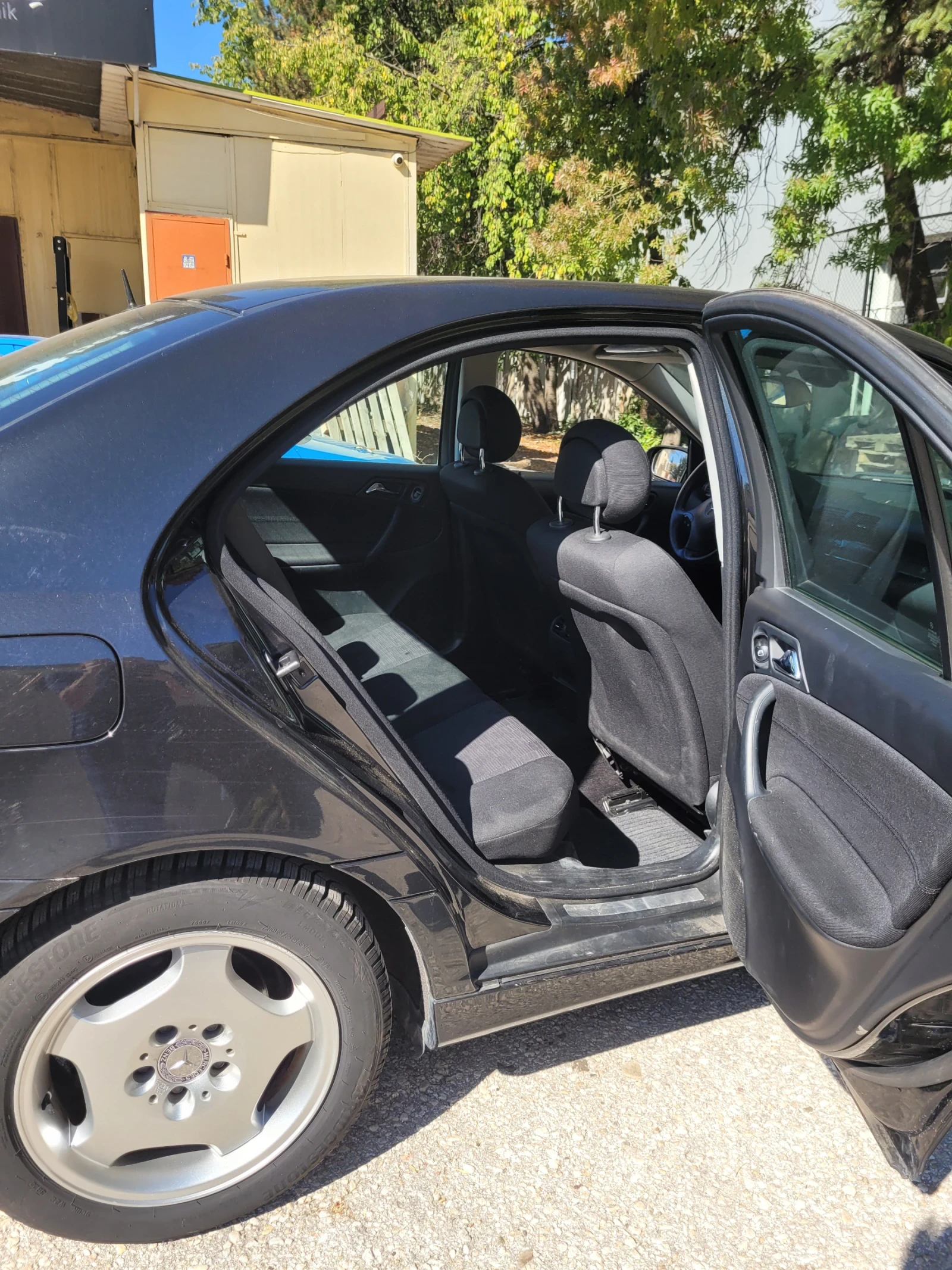 Mercedes-Benz C 200, снимка 4 - Автомобили и джипове - 56681317