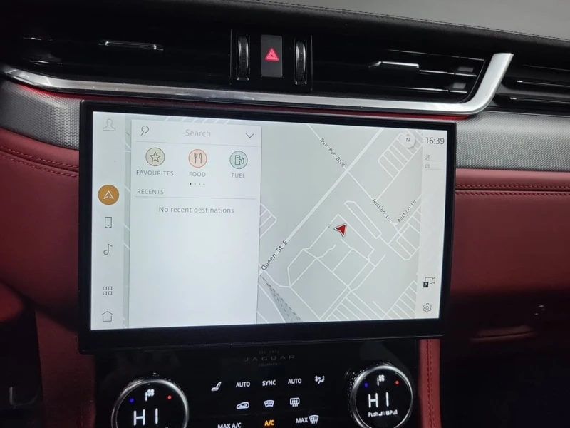 Jaguar F-PACE * P550 SVR * CARFAX * БЕЗ ПЪРВОНАЧАЛНА ВНОСКА, снимка 14 - Автомобили и джипове - 53144241