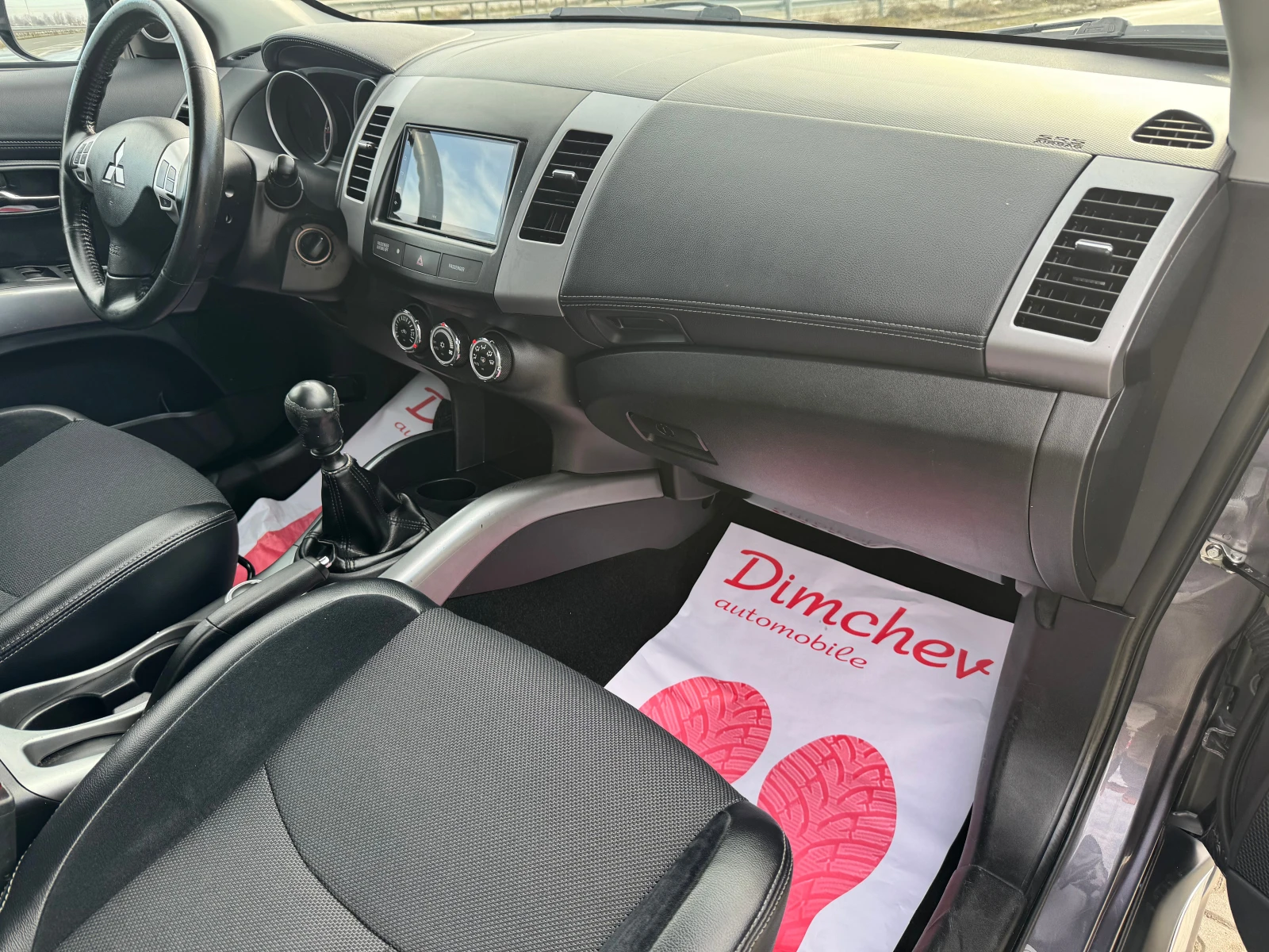 Mitsubishi Outlander 2.2 D 4x4 - изображение 10
