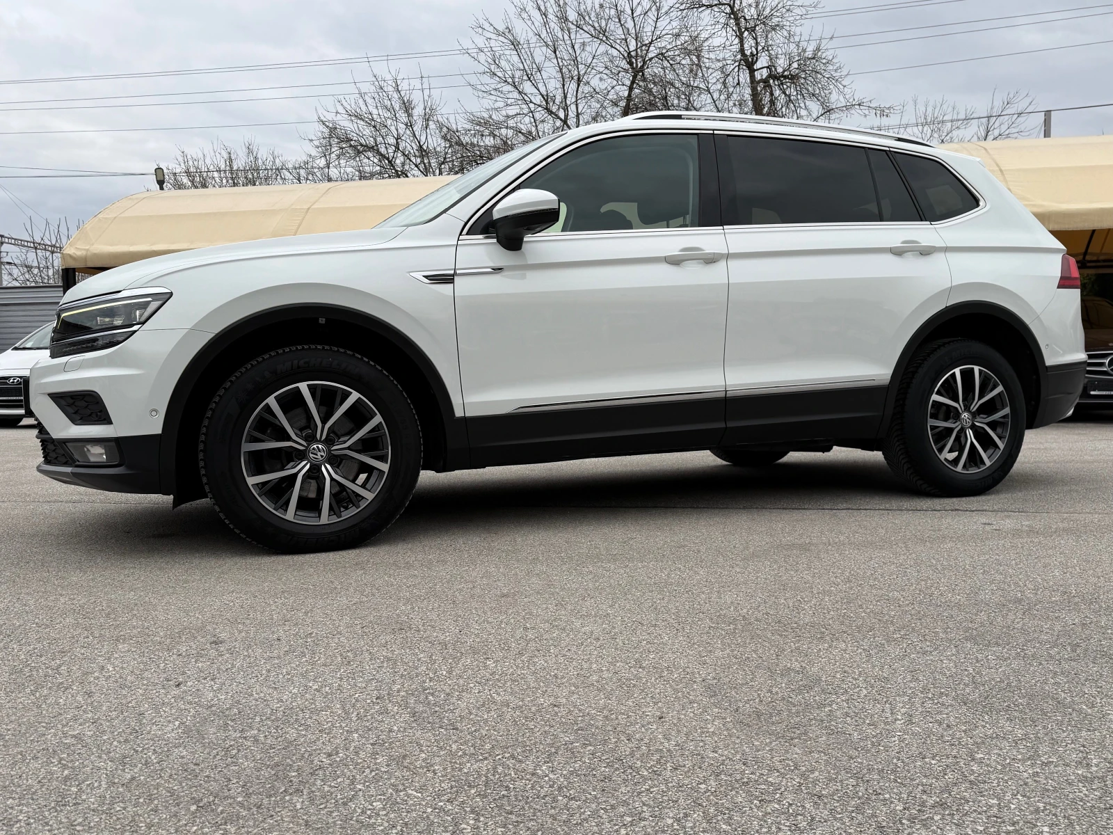 VW Tiguan 2.0TDI ALLSPACE 7МЕСТАЕ FUL EXTRI ! ТОП СЪСТОЯНИЕ , снимка 5 - Автомобили и джипове - 53903735