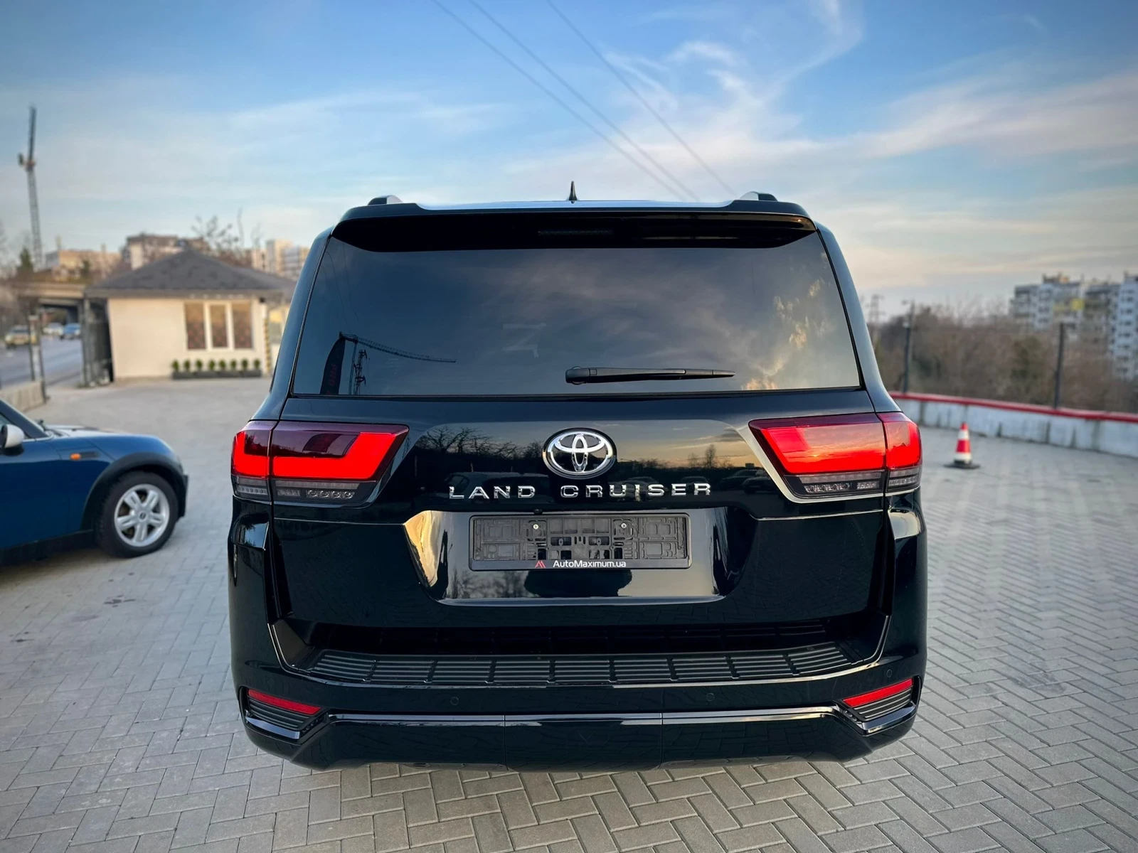 Toyota Land cruiser 300 Premium 70 Anniversary , снимка 4 - Автомобили и джипове - 54202794