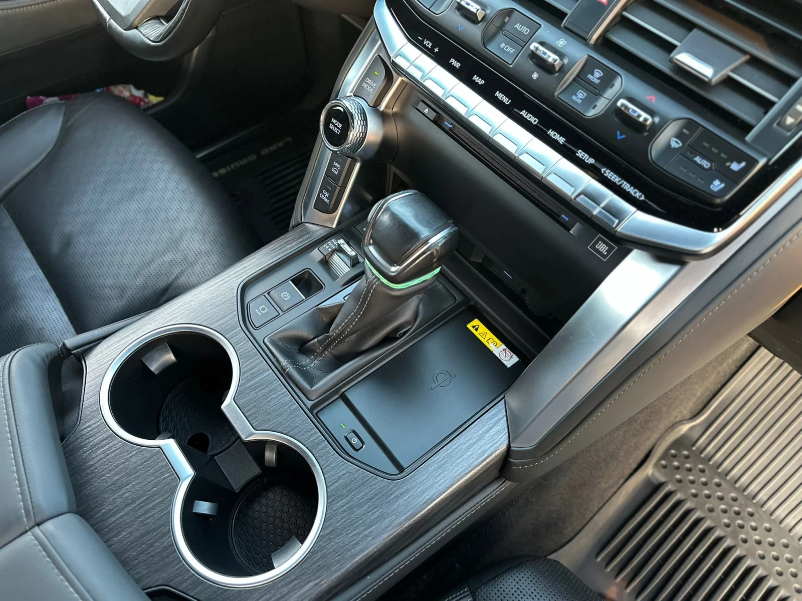 Toyota Land cruiser 300 Premium 70 Anniversary , снимка 16 - Автомобили и джипове - 54202794