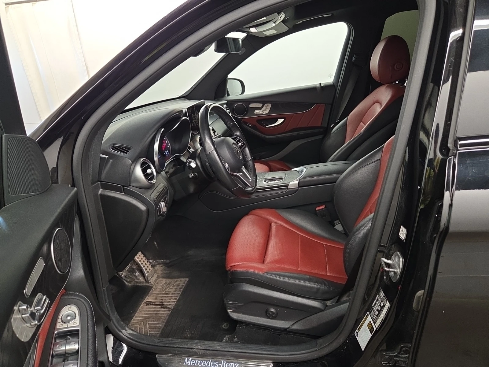 Mercedes-Benz GLC 300 * CARFAX * ПАНОРАМА * 2 КЛЮЧА * , снимка 8 - Автомобили и джипове - 54974335