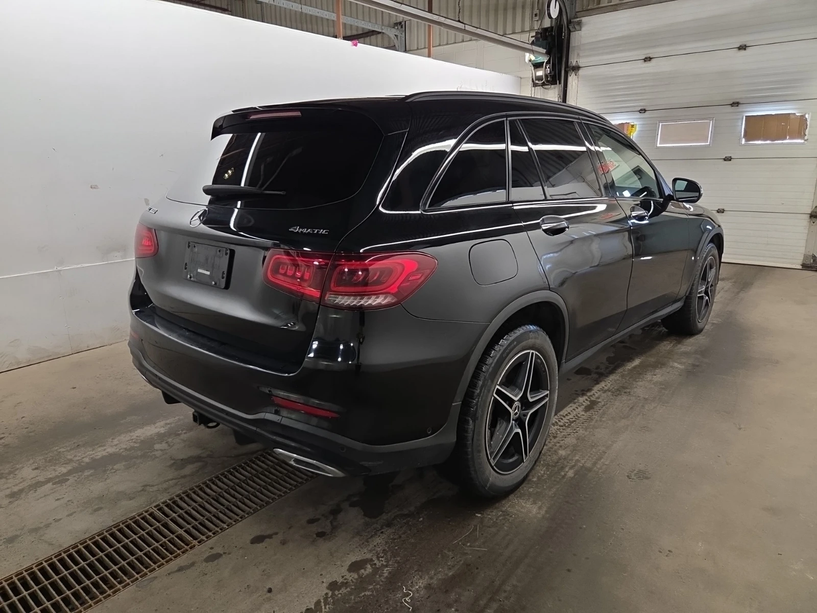 Mercedes-Benz GLC 300 * CARFAX * ПАНОРАМА * 2 КЛЮЧА * , снимка 4 - Автомобили и джипове - 54974335