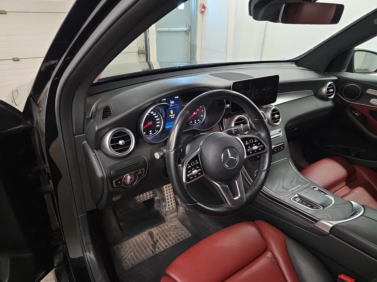 Mercedes-Benz GLC 300 * CARFAX * ПАНОРАМА * 2 КЛЮЧА * , снимка 9 - Автомобили и джипове - 54974335