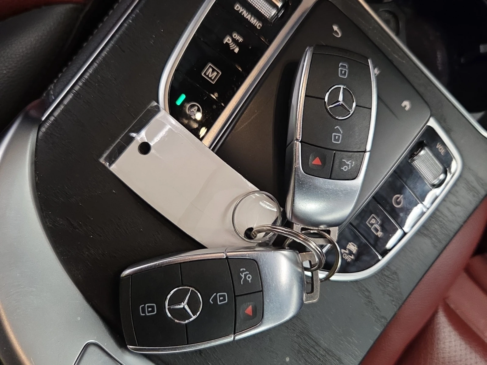 Mercedes-Benz GLC 300 * CARFAX * ПАНОРАМА * 2 КЛЮЧА * , снимка 13 - Автомобили и джипове - 54974335