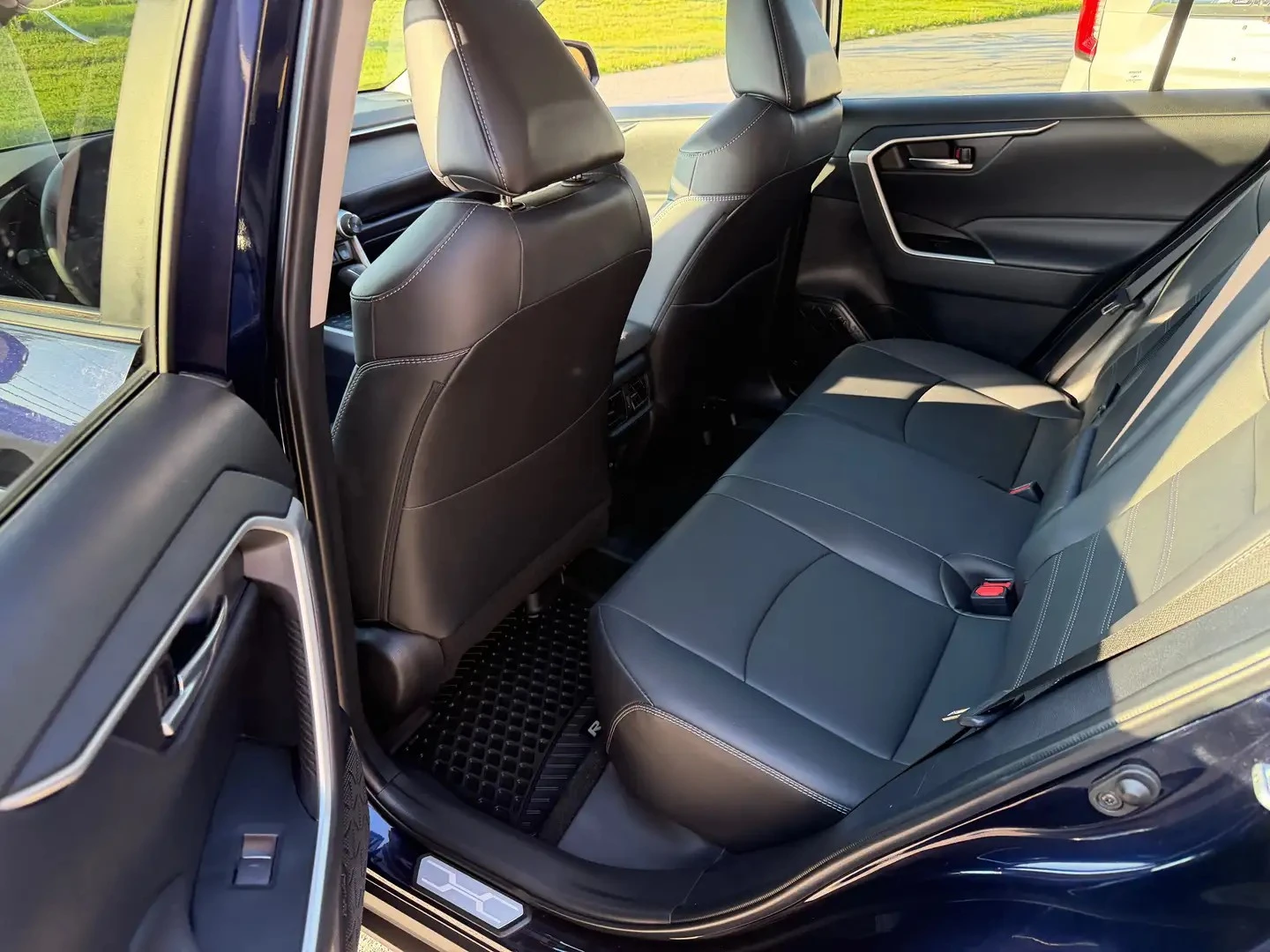 Toyota Rav4 XLE Premium ЦЕНА ДО БЪЛГАРИЯ АВТОКРЕДИТ, снимка 10 - Автомобили и джипове - 55437359