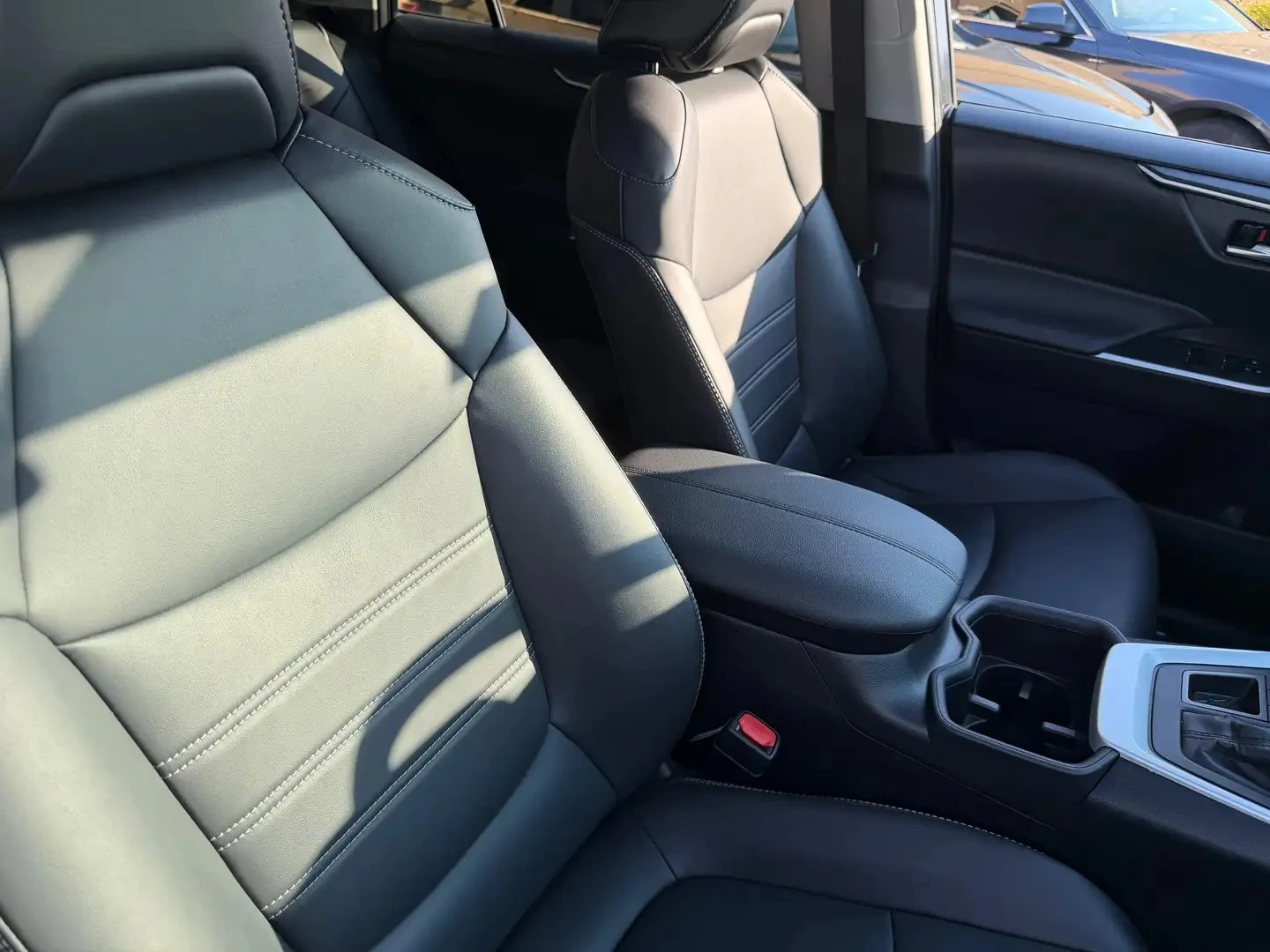 Toyota Rav4 XLE Premium ЦЕНА ДО БЪЛГАРИЯ АВТОКРЕДИТ, снимка 12 - Автомобили и джипове - 55437359