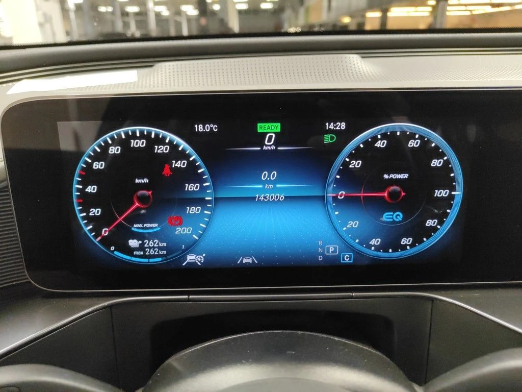Mercedes-Benz EQC 96% SoH 400 AMG Pano Memory Heated, снимка 9 - Автомобили и джипове - 55788310