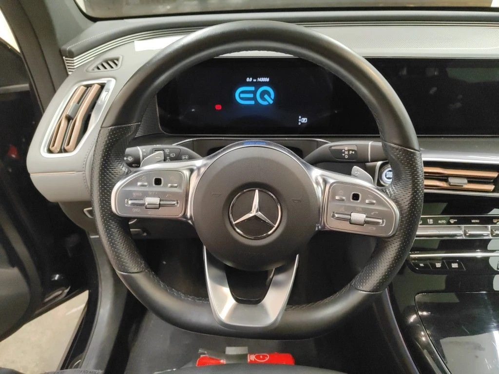 Mercedes-Benz EQC 96% SoH 400 AMG Pano Memory Heated, снимка 8 - Автомобили и джипове - 55788310