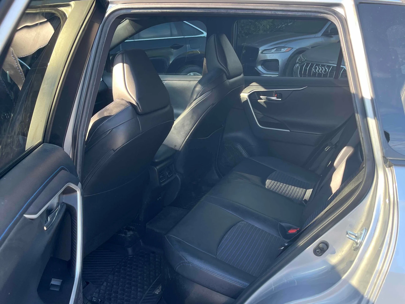 Toyota Rav4 HYBRID AWD * ГЛАВНО ПРЕДСТАВТИЕЛСТВО НА LAND ROVER, снимка 11 - Автомобили и джипове - 55999194