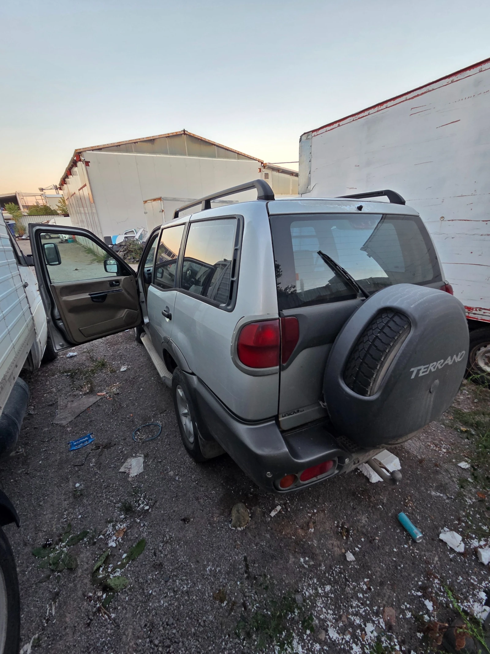 Nissan Terrano, снимка 4 - Автомобили и джипове - 56316766