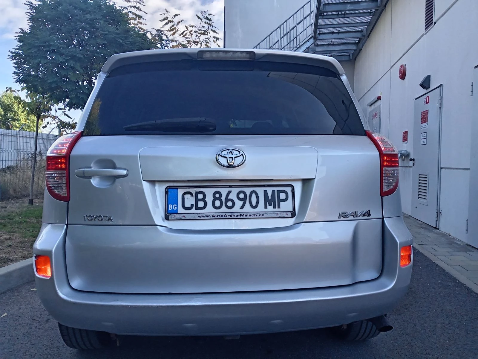 Toyota Rav4 2.2 D-CAT, снимка 4 - Автомобили и джипове - 56439698