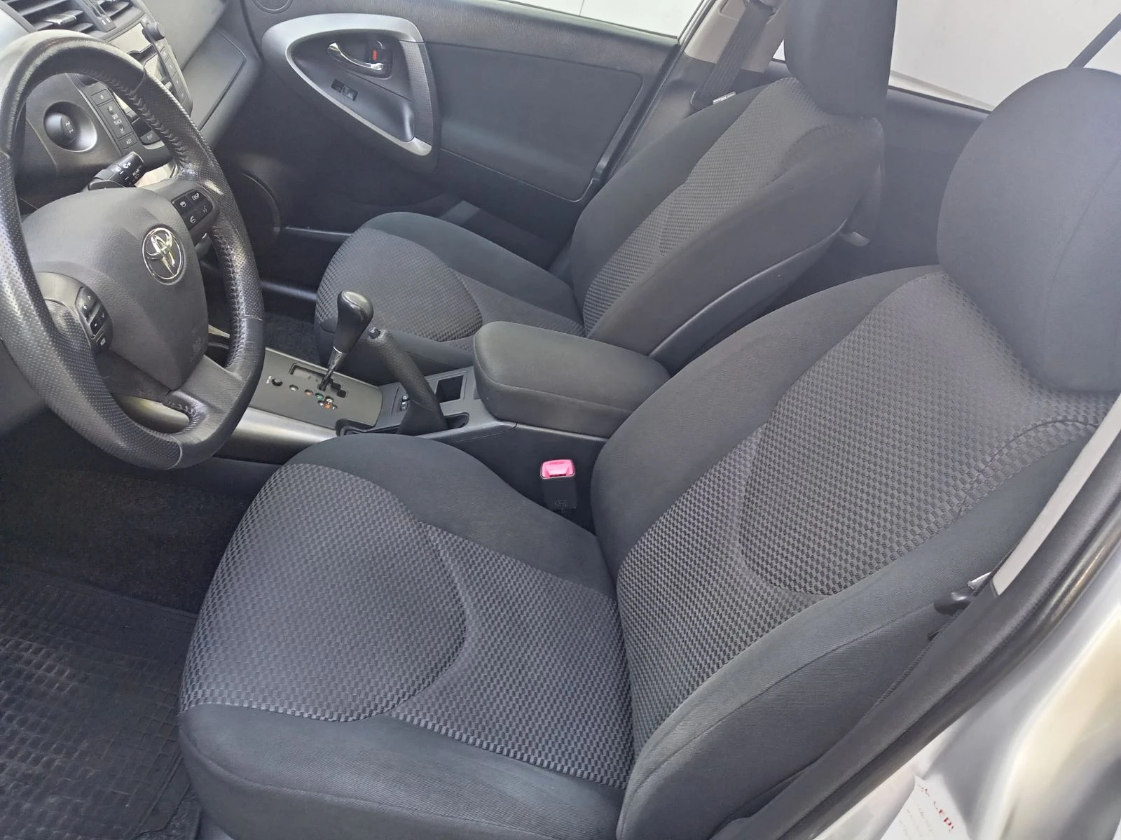 Toyota Rav4 2.2 D-CAT, снимка 13 - Автомобили и джипове - 56439698