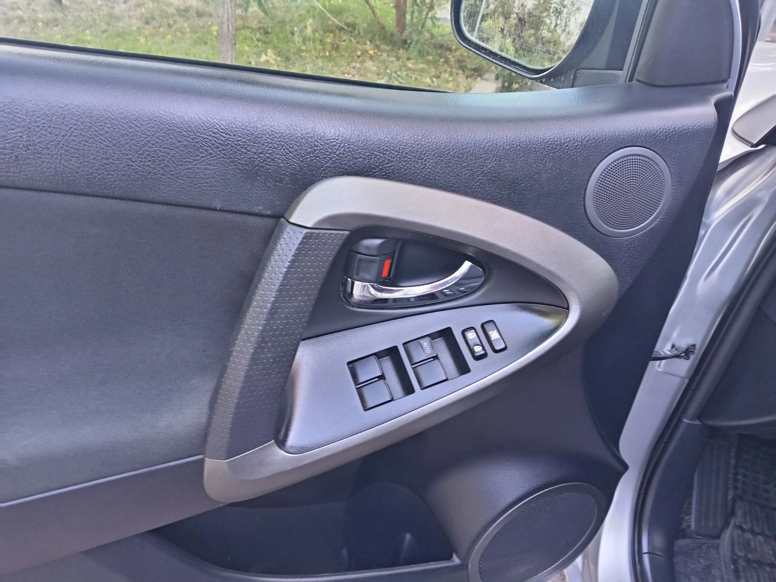 Toyota Rav4 2.2 D-CAT, снимка 11 - Автомобили и джипове - 56439698