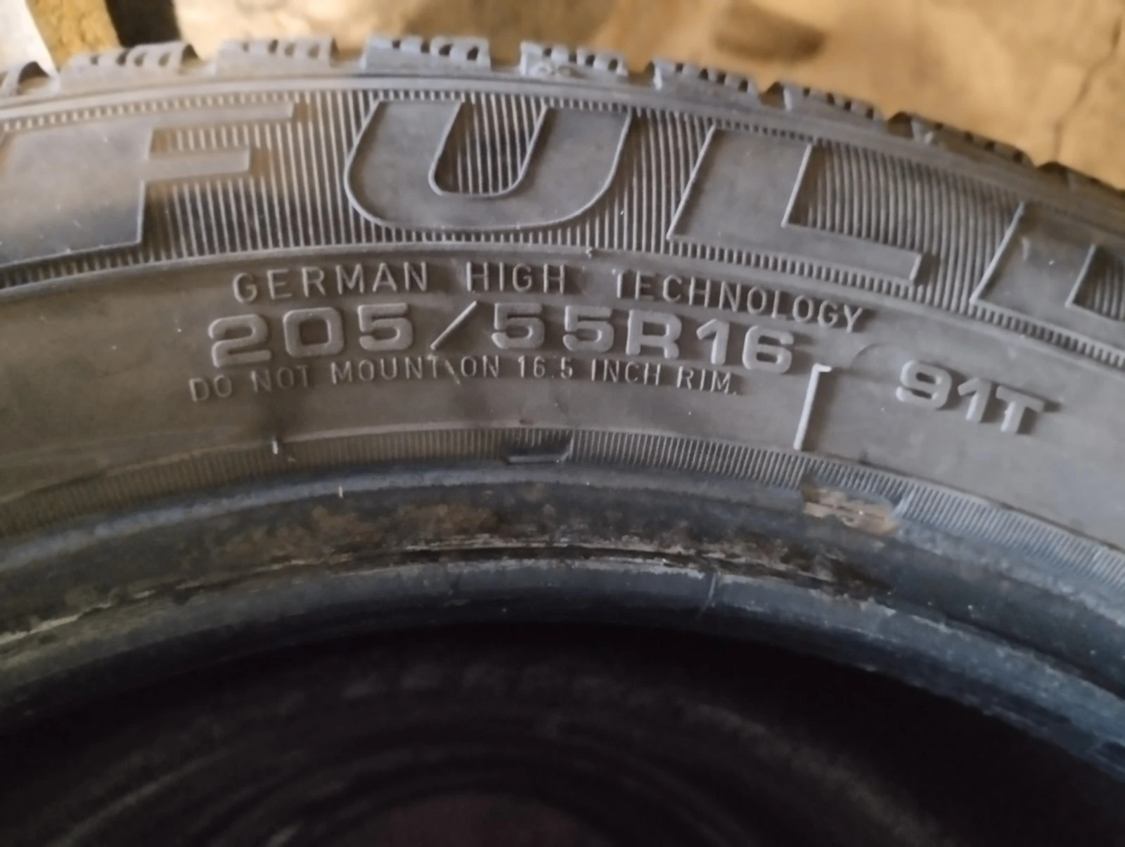 Гуми Зимни 205/55R16, снимка 4 - Гуми и джанти - 55575909