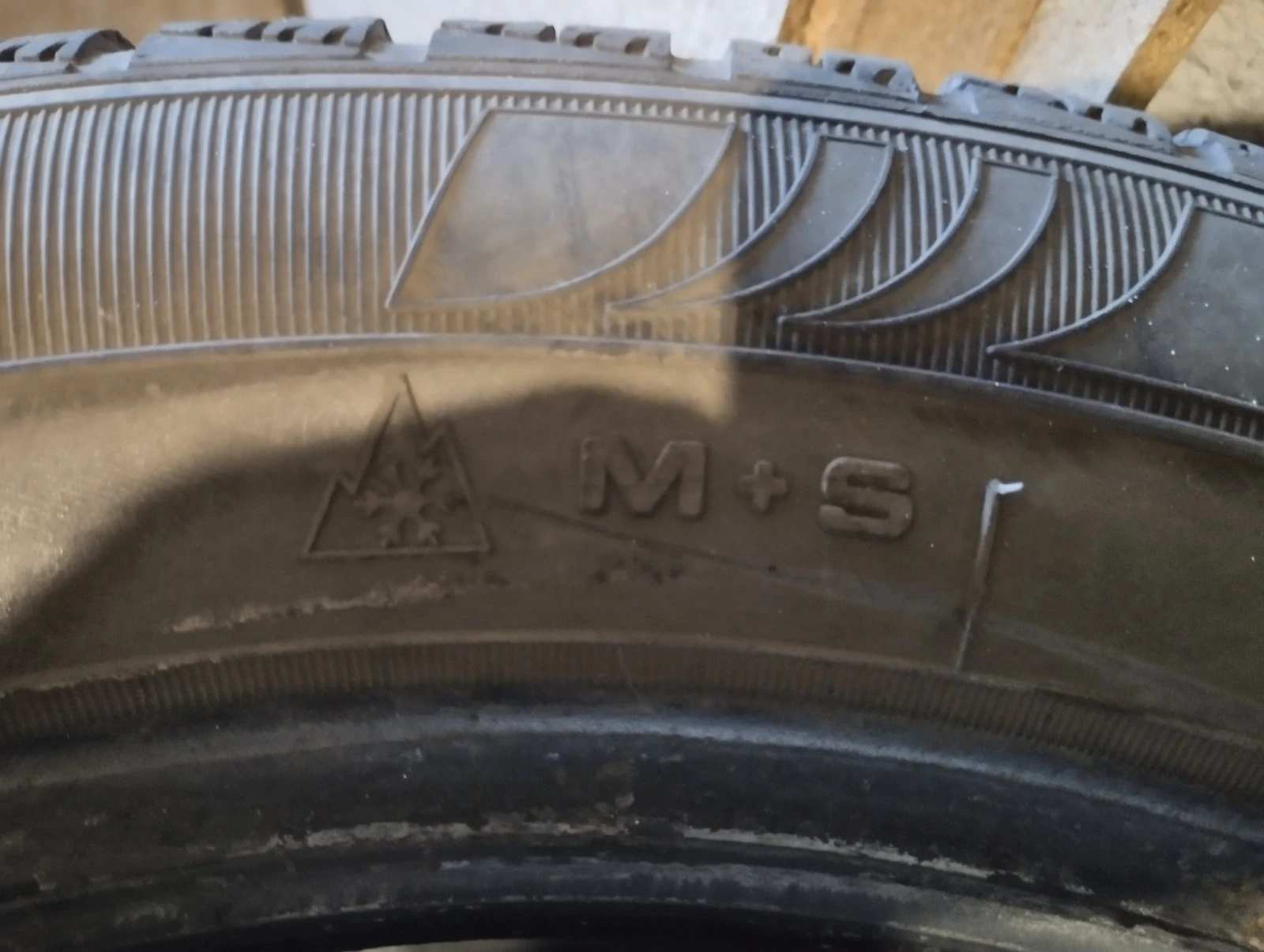 Гуми Зимни 205/55R16, снимка 3 - Гуми и джанти - 55575909