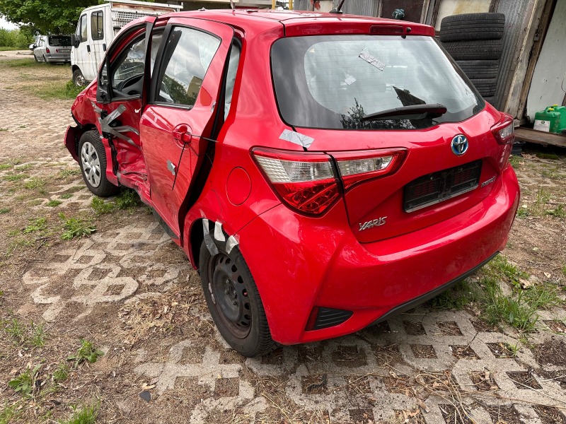 Toyota Yaris 1.5 Хибрид, снимка 2 - Автомобили и джипове - 45857933