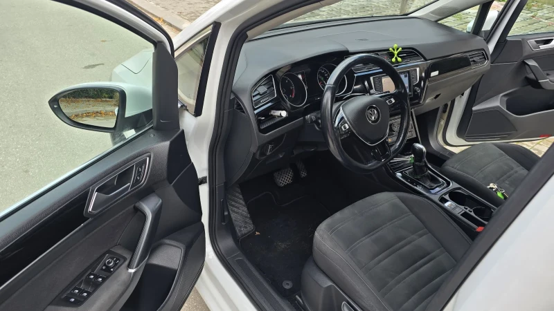 VW Touran 2.0 TDI, 150кс, снимка 5 - Автомобили и джипове - 52354135