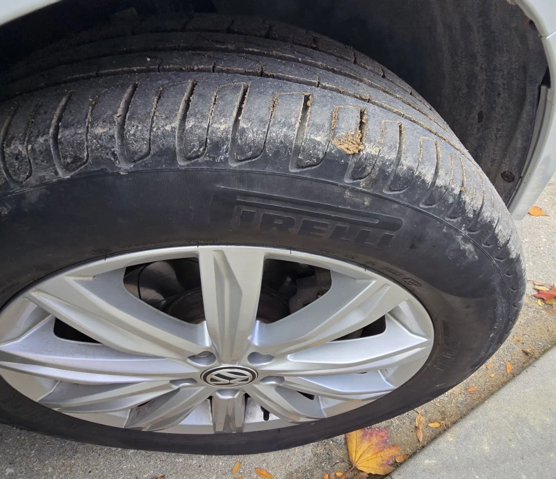 VW Touran 2.0 TDI, 150кс, снимка 13 - Автомобили и джипове - 52354135