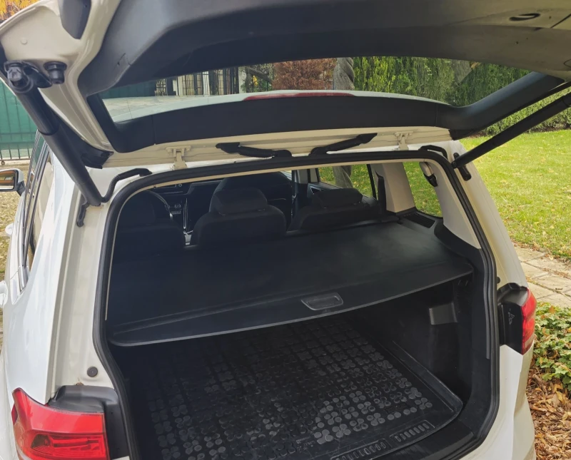 VW Touran 2.0 TDI, 150кс, снимка 15 - Автомобили и джипове - 52354135