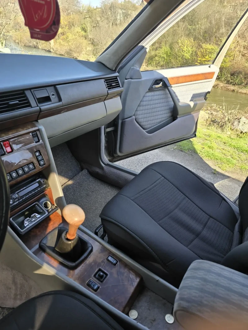 Mercedes-Benz 124, снимка 15 - Автомобили и джипове - 52584015