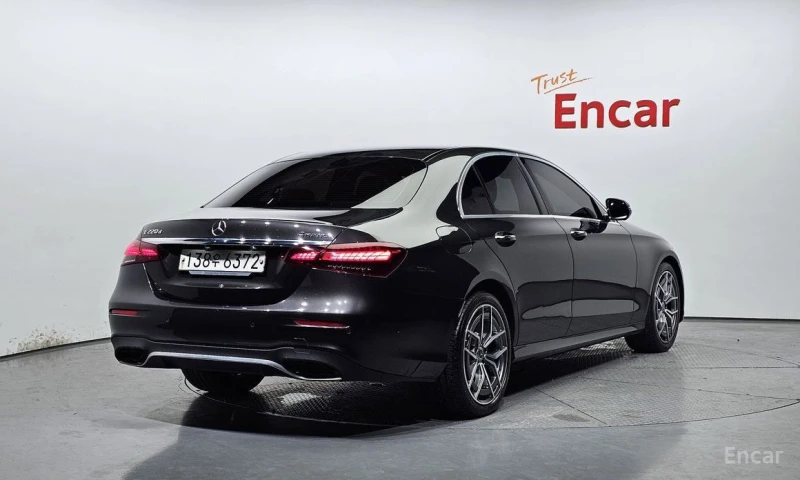 Mercedes-Benz E 220, снимка 2 - Автомобили и джипове - 52857429