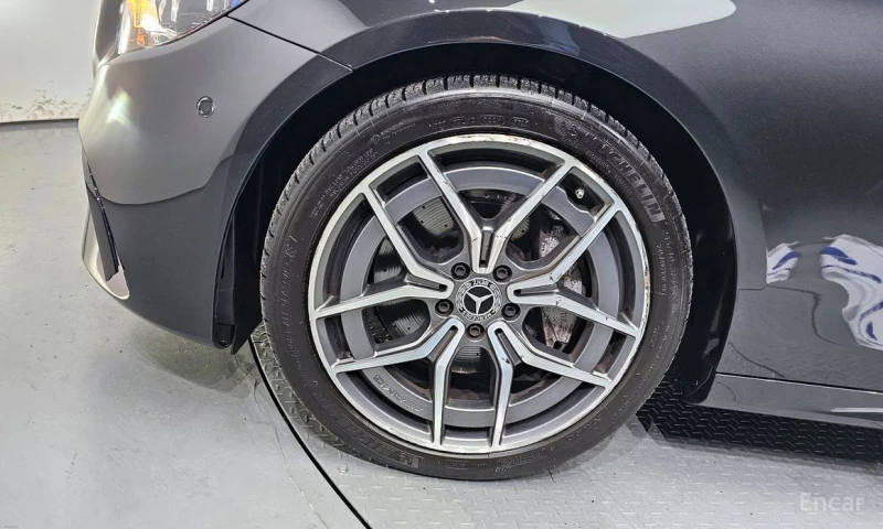 Mercedes-Benz E 220, снимка 5 - Автомобили и джипове - 52857429