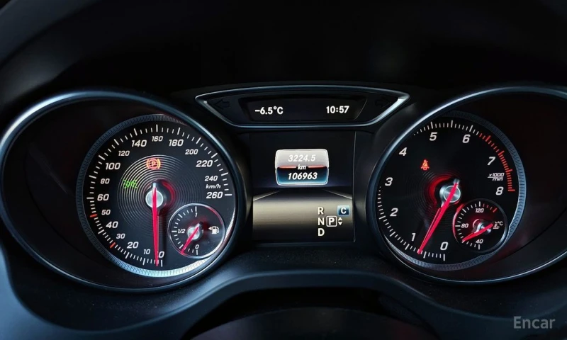 Mercedes-Benz CLA 220, снимка 8 - Автомобили и джипове - 52919038