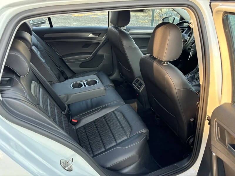 VW Golf Highline1.6TDI, снимка 15 - Автомобили и джипове - 53142084