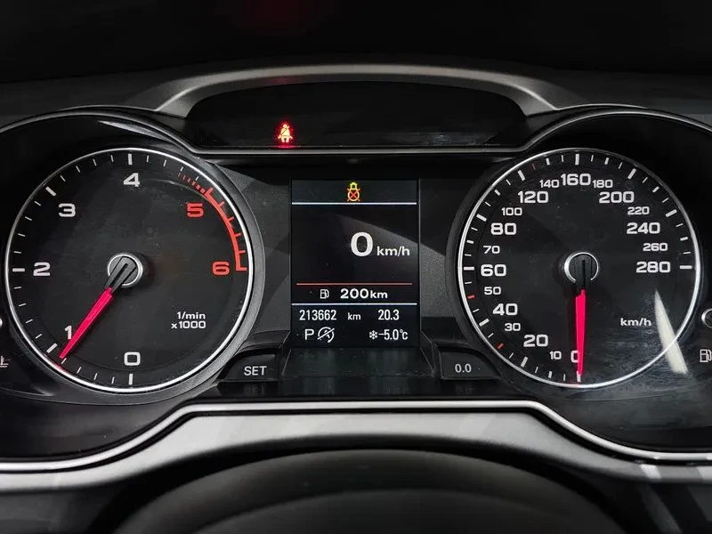 Audi A4 2.0 TDI Dynamic, снимка 15 - Автомобили и джипове - 53677650