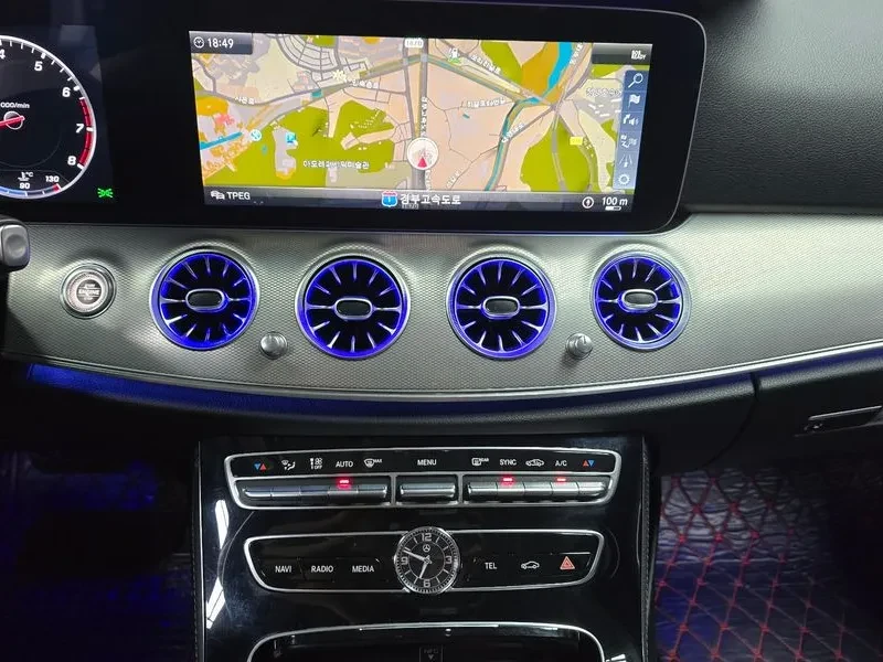 Mercedes-Benz E 300 Amg Line, снимка 12 - Автомобили и джипове - 55137250