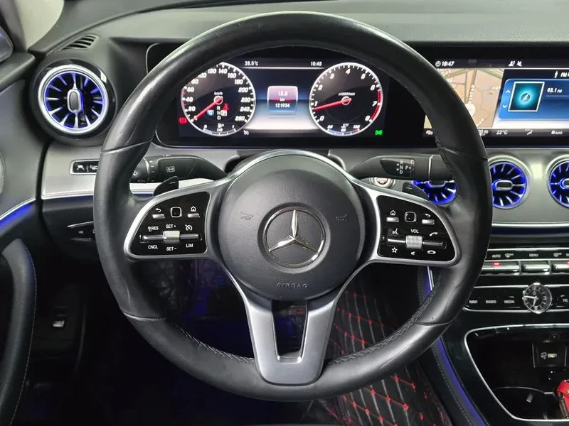 Mercedes-Benz E 300 Amg Line, снимка 11 - Автомобили и джипове - 55137250