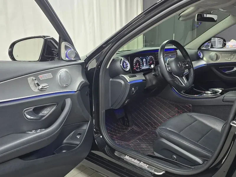 Mercedes-Benz E 300 Amg Line, снимка 9 - Автомобили и джипове - 55137250