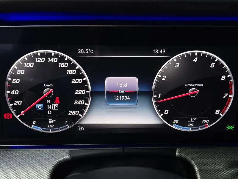 Mercedes-Benz E 300 Amg Line, снимка 7 - Автомобили и джипове - 55137250