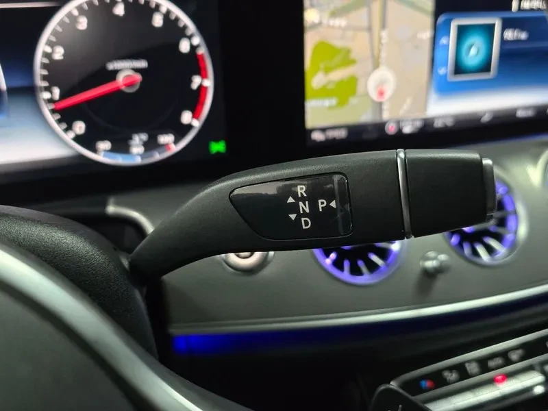 Mercedes-Benz E 300 Amg Line, снимка 8 - Автомобили и джипове - 55137250