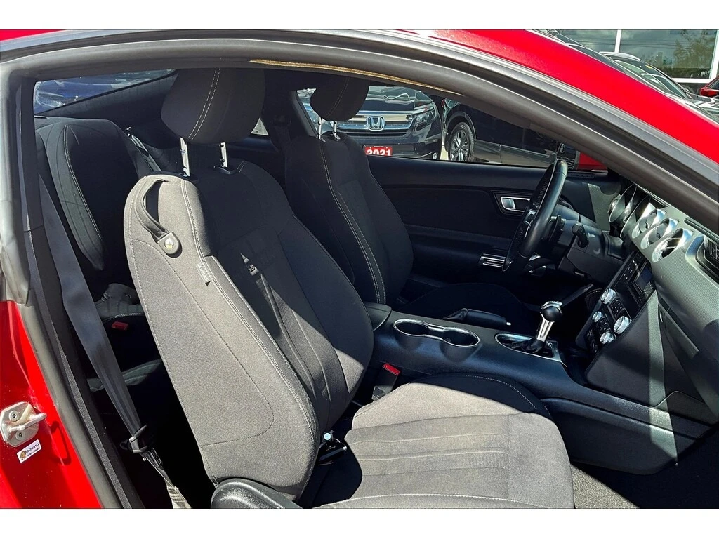 Ford Mustang GT * * АВТОМАТИК * * CARFAX * * АВТО КРЕДИТ * *  - изображение 8