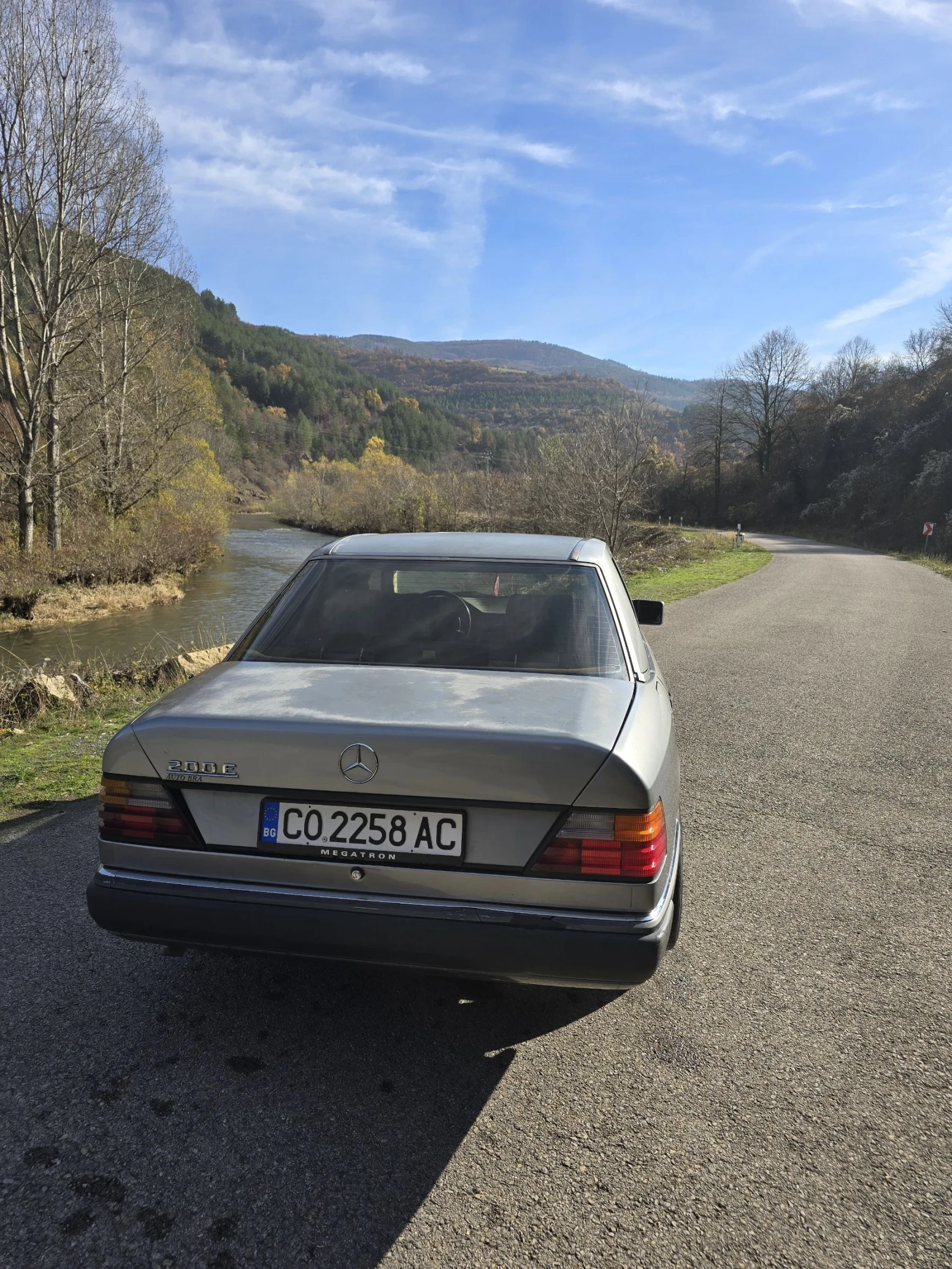 Mercedes-Benz 124  - изображение 8