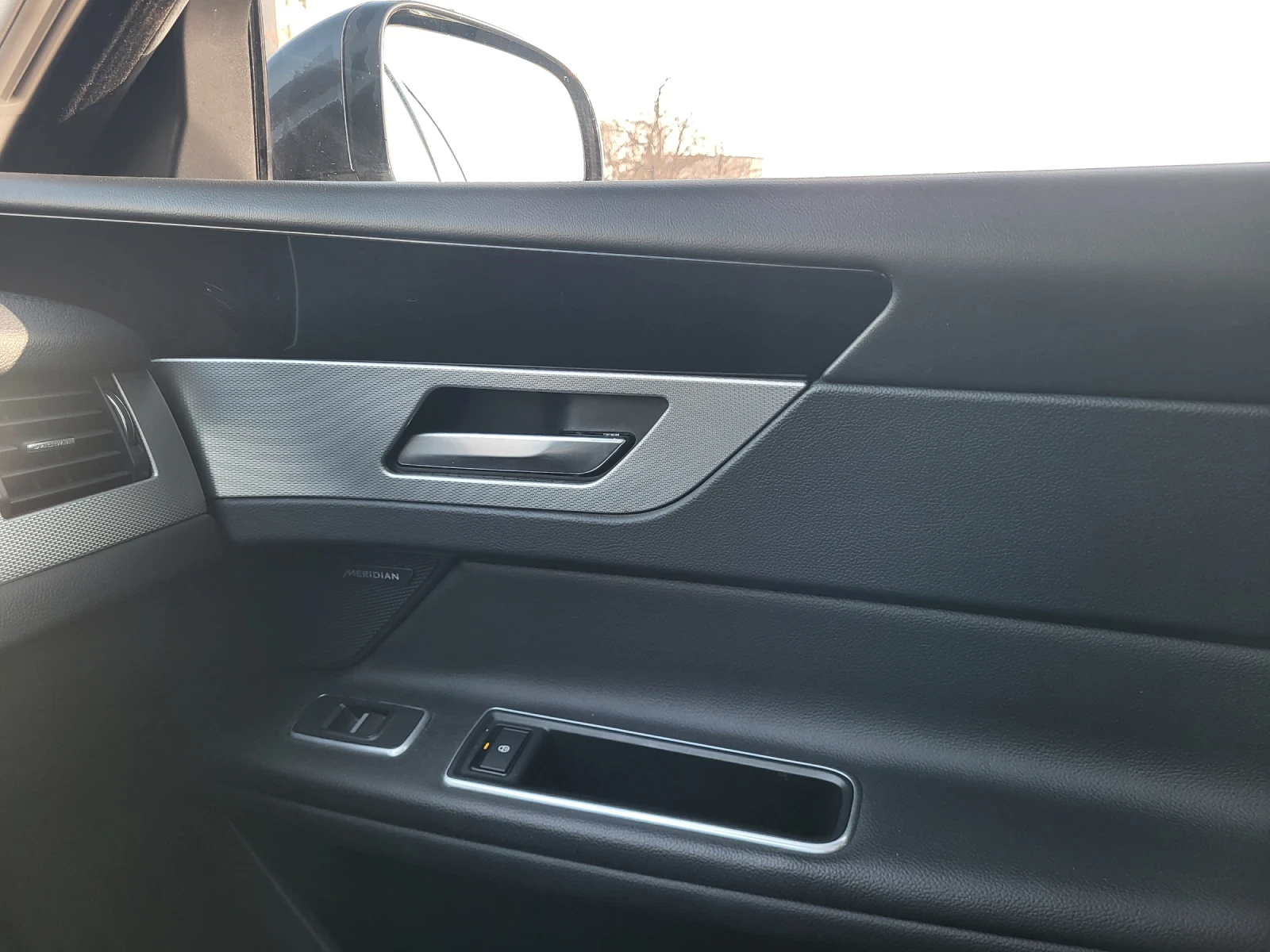 Jaguar Xf  - изображение 10