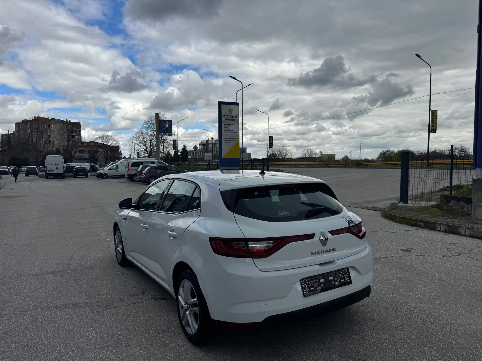 Renault Megane 1.5 dci 90kc, снимка 3 - Автомобили и джипове - 54079036