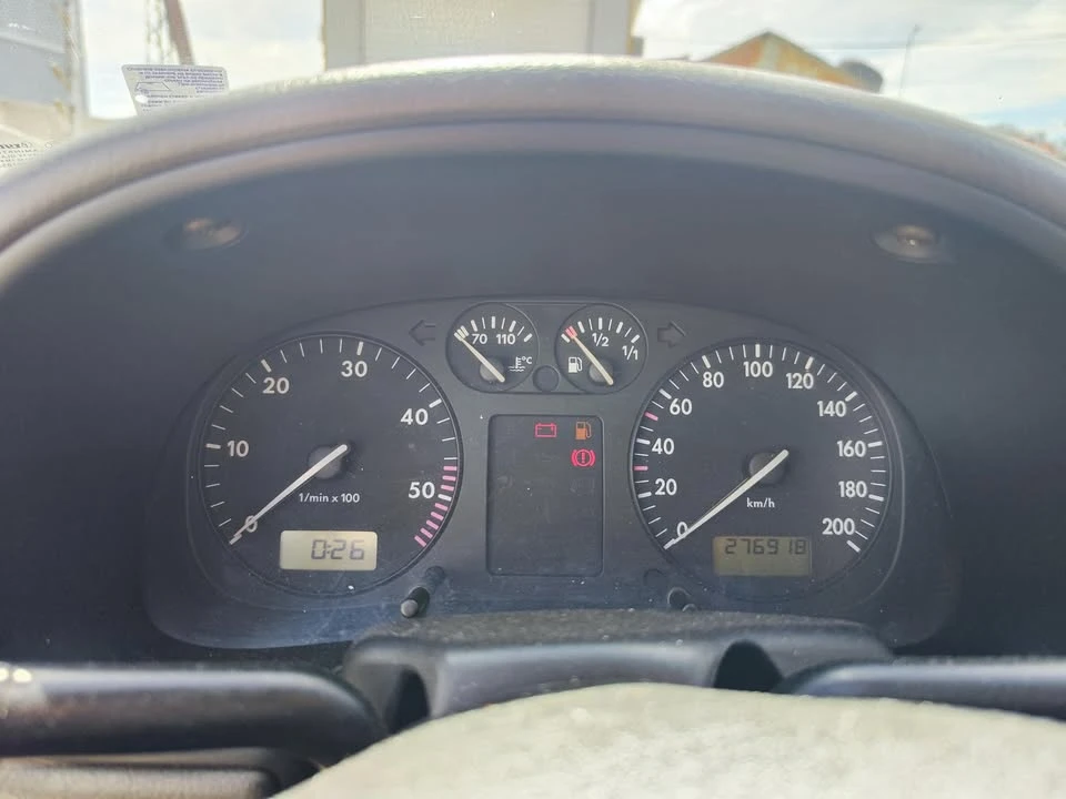 VW Polo 1.9 Aтносверен, снимка 6 - Автомобили и джипове - 54578235