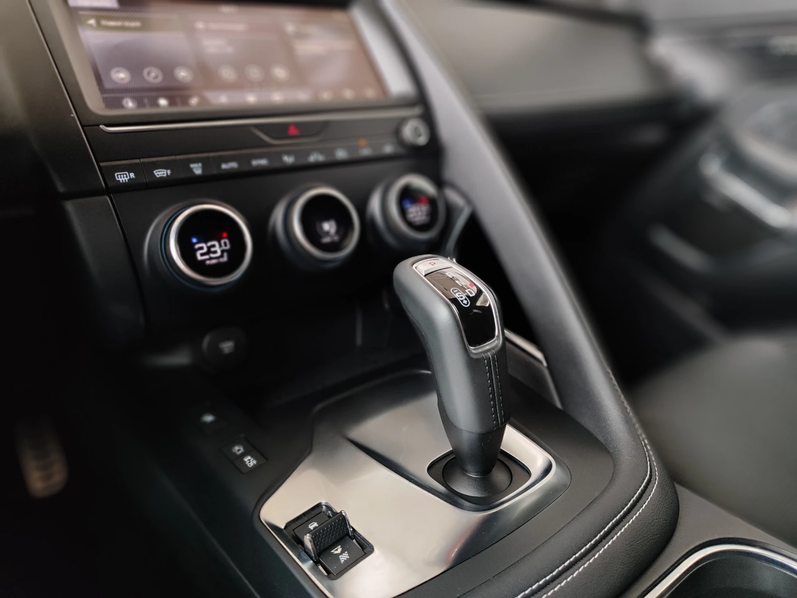 Jaguar E-pace HSE , снимка 6 - Автомобили и джипове - 54711214