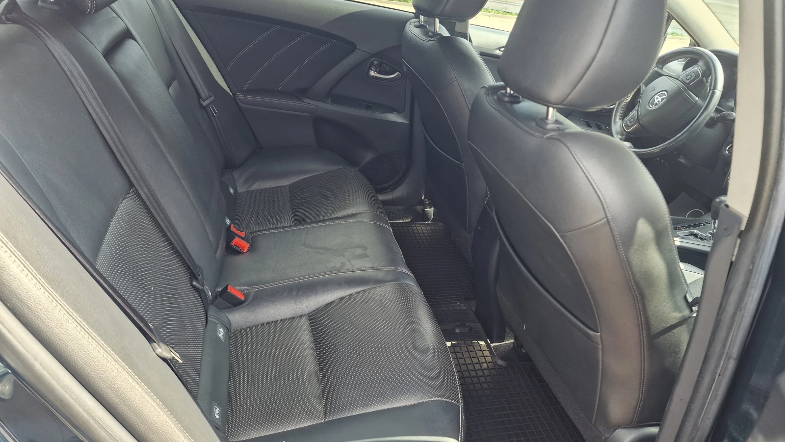 Toyota Avensis Т27, снимка 8 - Автомобили и джипове - 54760923