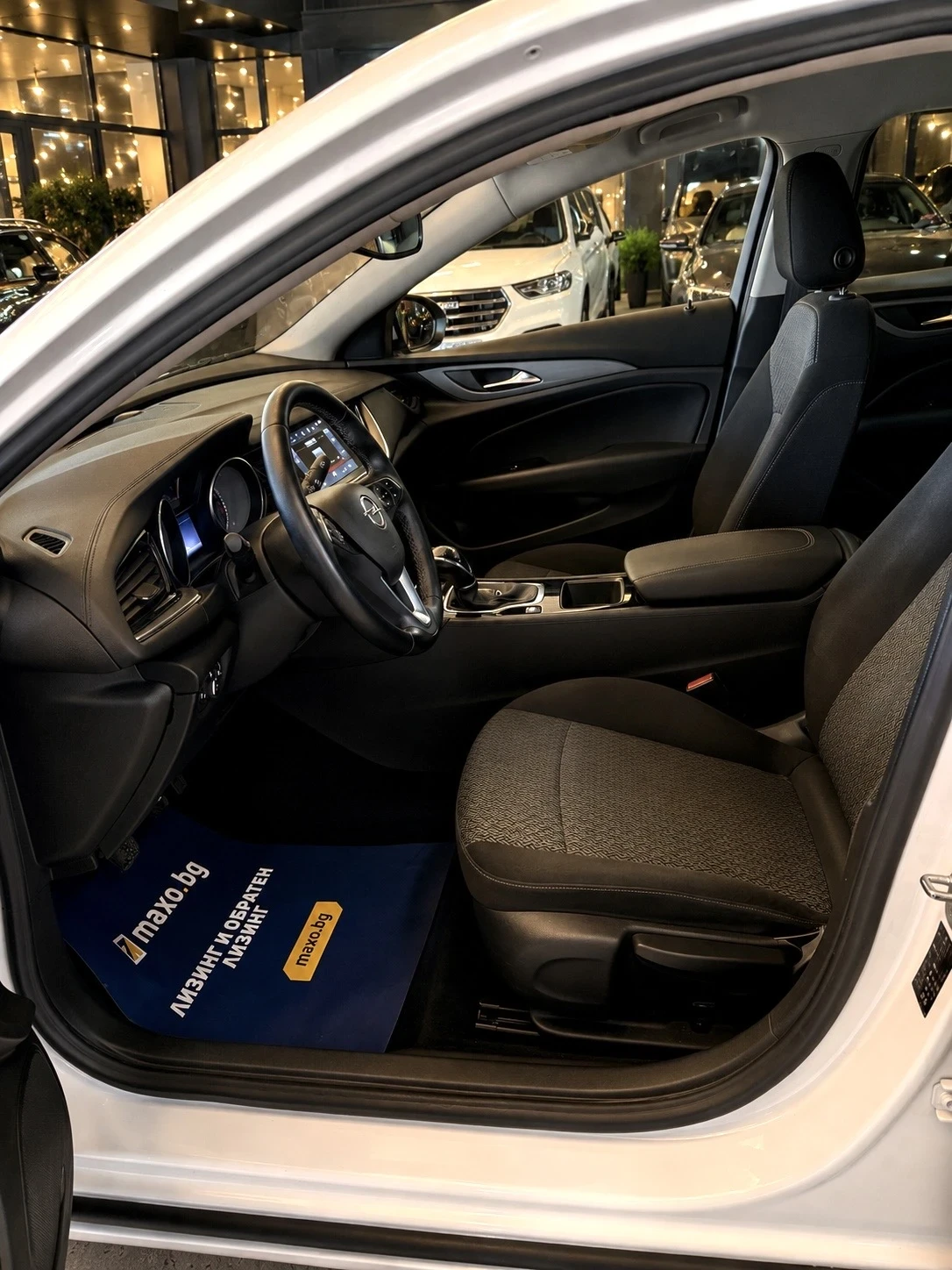 Opel Insignia  Grand Sport   1. 6 CDTI   136 к. с.  , снимка 13 - Автомобили и джипове - 54772813