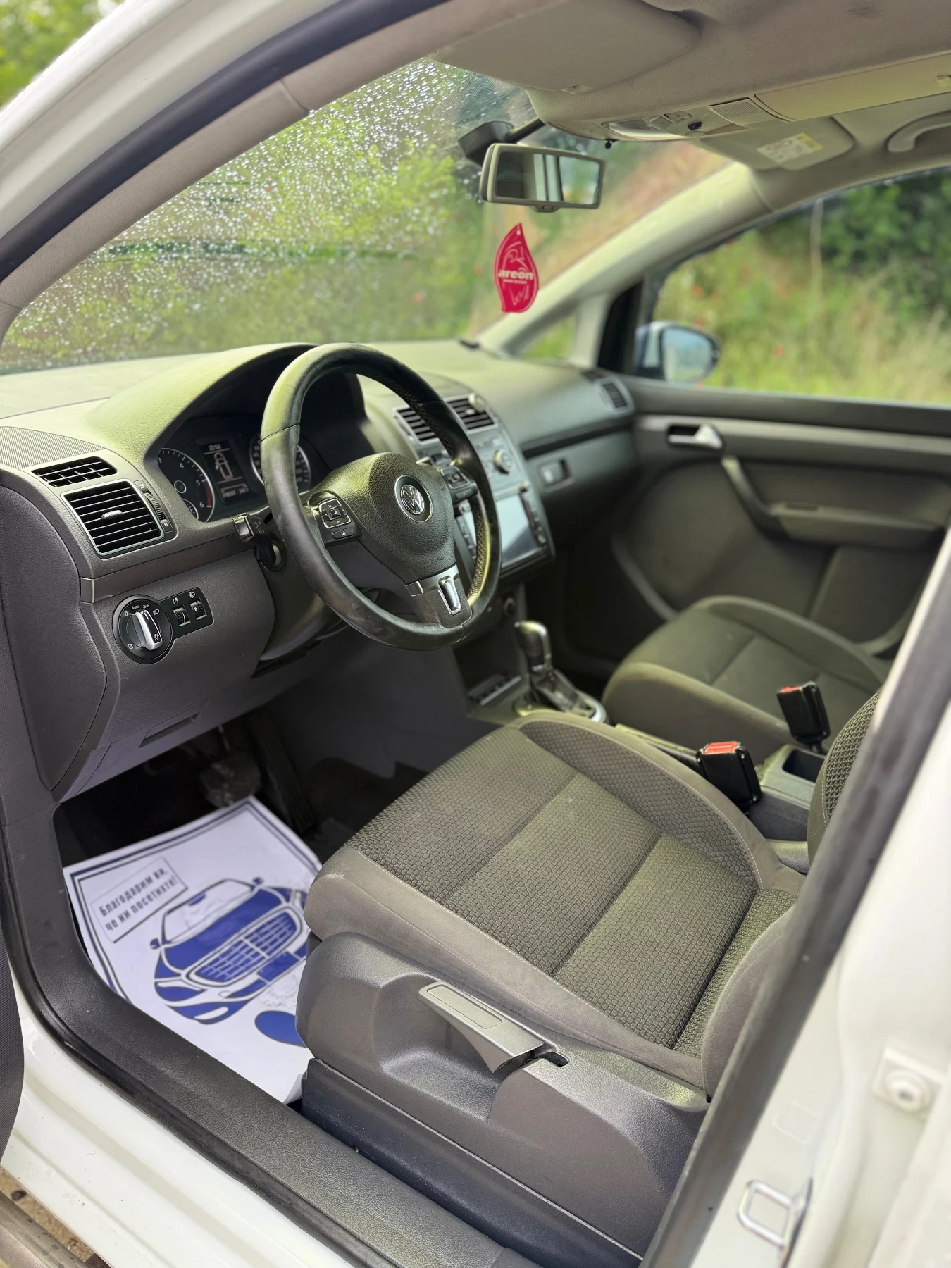 VW Touran 2.0 140 DSG , снимка 9 - Автомобили и джипове - 54791089
