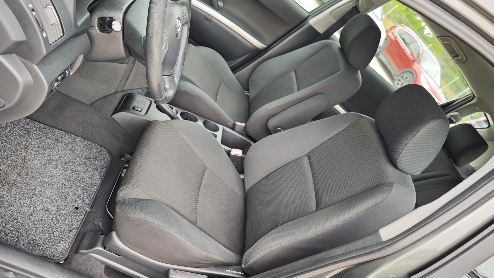 Toyota Corolla verso ВСИЧКО ПЛАТЕНО/НАПЪЛНО ОБСЛУЖЕН ПРЕДИ 8000км, снимка 16 - Автомобили и джипове - 54807704