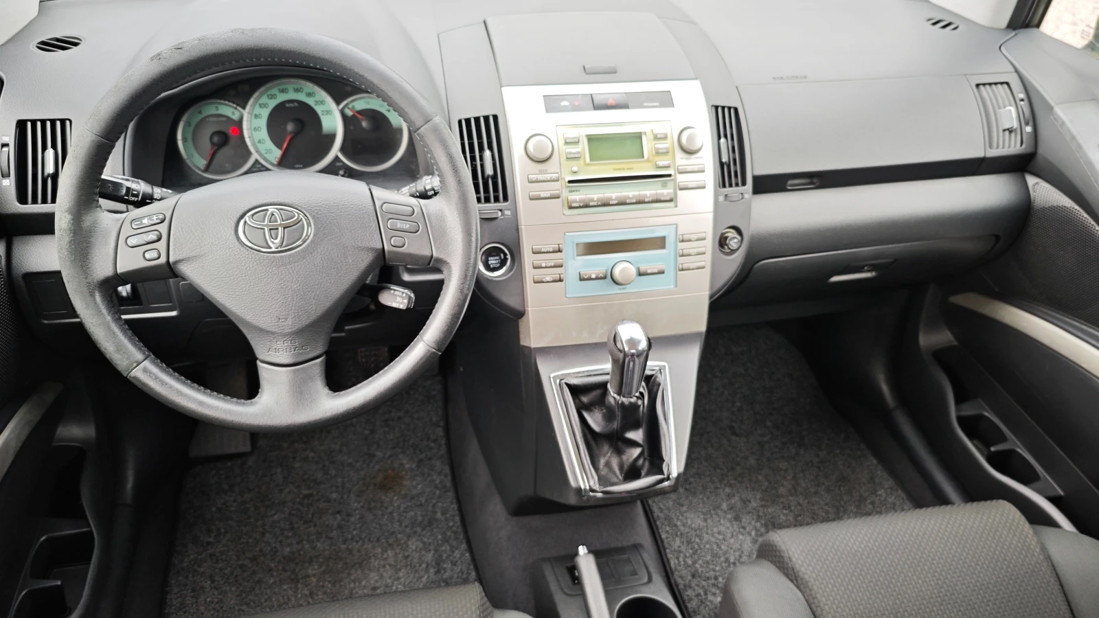 Toyota Corolla verso ВСИЧКО ПЛАТЕНО/НАПЪЛНО ОБСЛУЖЕН ПРЕДИ 8000км, снимка 13 - Автомобили и джипове - 54807704